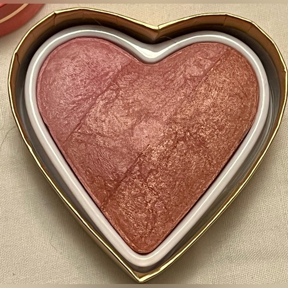 Revolution Blushing Hearts - Picture 4 of 4